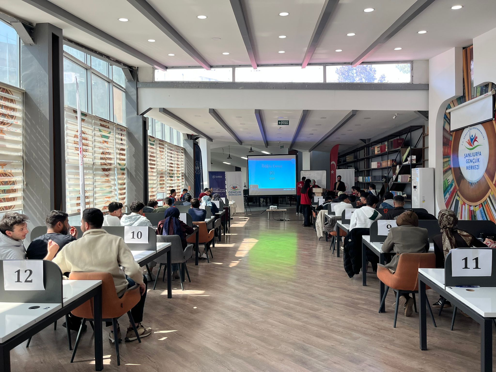 Suruç MYO Öğrencilerinden Bilgi Yarışmasında Başarılı Performans